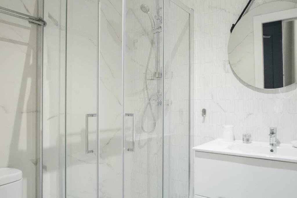 Apartamentos Plaza De Pedro Zerolo III Мадрид Екстериор снимка
