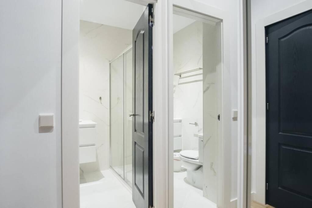 Apartamentos Plaza De Pedro Zerolo III Мадрид Екстериор снимка