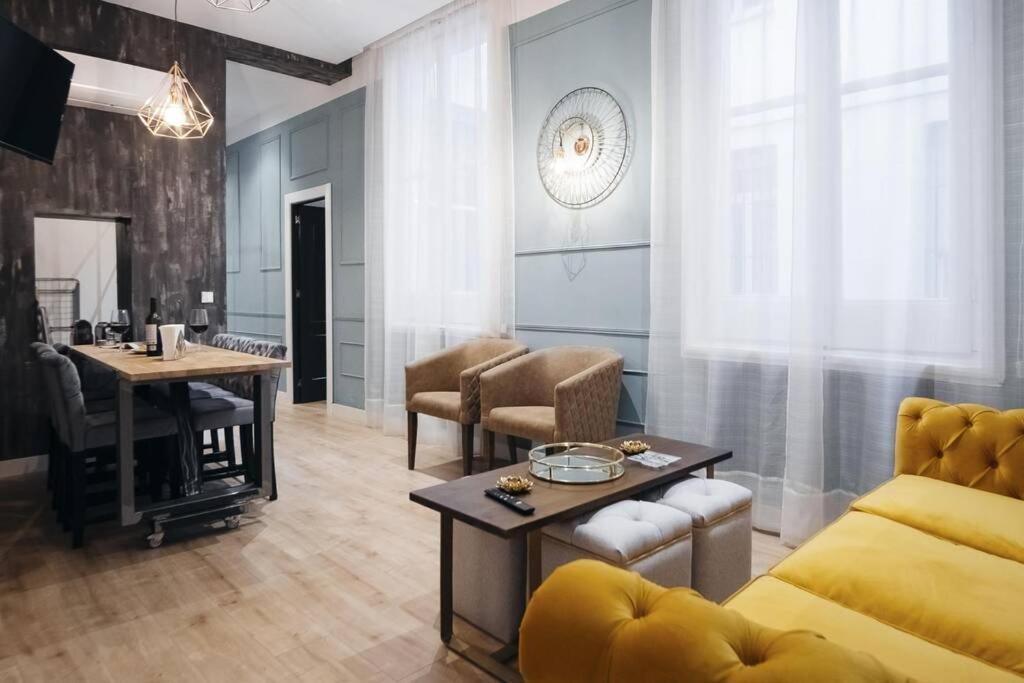 Apartamentos Plaza De Pedro Zerolo III Мадрид Екстериор снимка