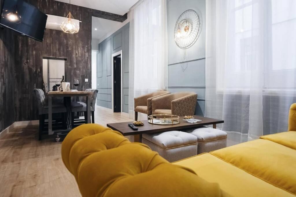 Apartamentos Plaza De Pedro Zerolo III Мадрид Екстериор снимка
