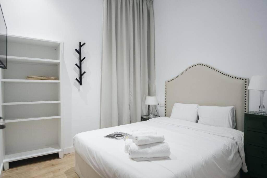 Apartamentos Plaza De Pedro Zerolo III Мадрид Екстериор снимка